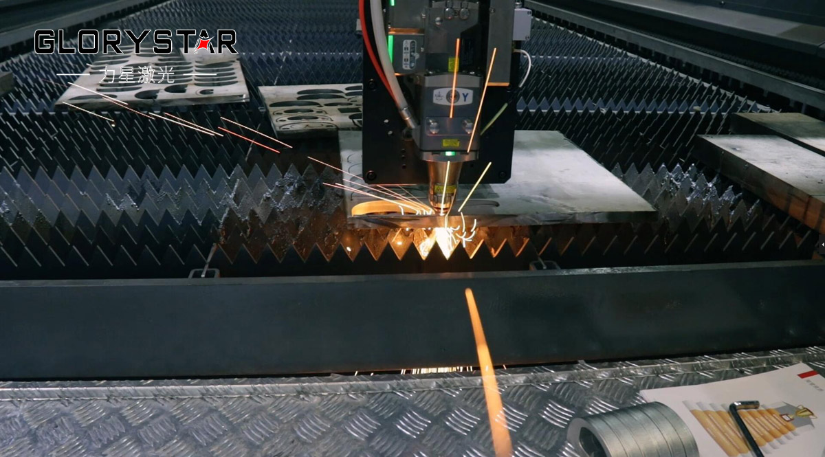 激光切割機保護鏡片有水霧的原因是什么？